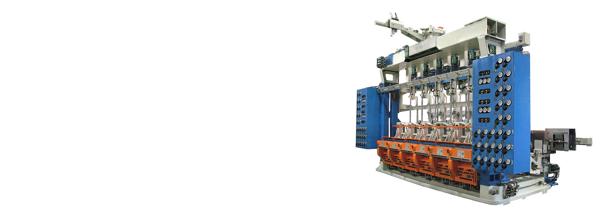 Foram instaladas as primeiras máquinas com comando eletrônico, iniciando a produção do vidro colorido pelo sistema color feeder.