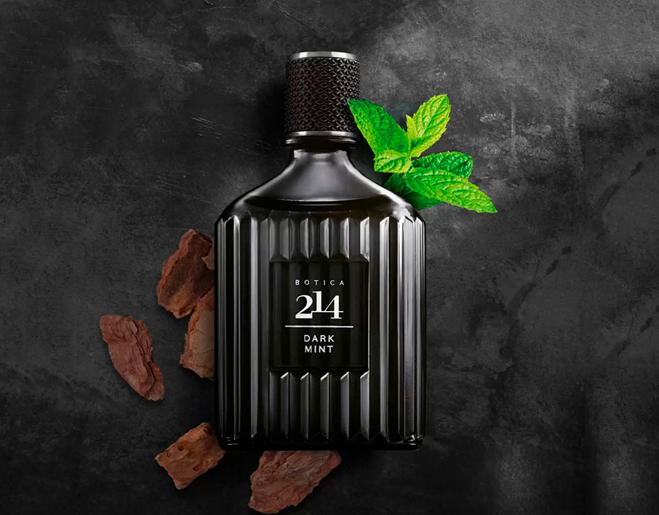 Frascos que se diferenciam dos regulares pela interferência no vidro. Para posicionar as fragrâncias masculinas, foi desenhado um frasco inspirado nas bebidas clássicas, criando um produto icônico e atemporal. A embalagem conquistou o prêmio Bronze na categoria Perfumes no Prêmio ABRE da Embalagem Brasileira, e o Prêmio Grandes Cases de Embalagem em 2021.