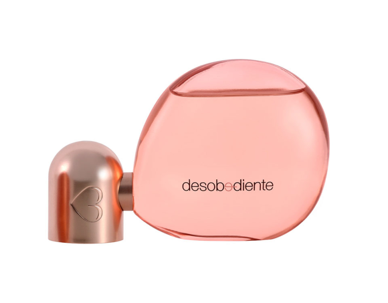 O foco da criação da embalagem do Desobediente foi o conceito de irreverência da marca quem disse, berenice? expresso de forma divertida, sem ser infantil. A embalagem é criativa e inovadora, com um design gráfico criado para expressar o fora do comum, impertinente, desejável e divertido. O frasco do Desobediente foge dos padrões da perfumaria nacional. O formato irregular de uma bola de chiclete com terminação descentralizada e base de apoio na lateral implicaram em alguns desafios técnicos para a produção em alta escala.