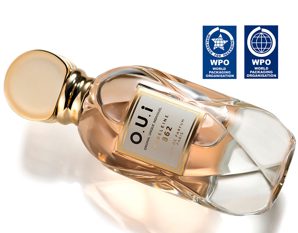 A O.U.i traz aos consumidores uma sofisticada linha de perfumaria, corpo e banho. Toda a concepção da marca, incluindo embalagem, foi inspirada no estilo de vida francês. Um dos desafios foi aliar o gosto das brasileiras e das francesas em um mesmo frasco. Para isso, experts tiveram a missão de traduzir o “savoir-faire” (saber fazer) francês para as embalagens. Os frascos são transparentes e com decoração minimalista. O destaque fica por conta da espessura do fundo da embalagem, do relevo refinado e da rotulagem, inspirada nos produtos franceses.